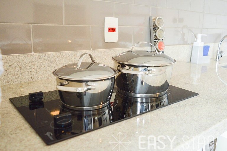Easy Star - Studio Iluminado e com Vista, ao lado do Aeropor
