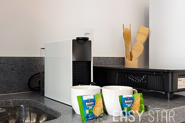 Studio minimalista e completo na Frei Caneca