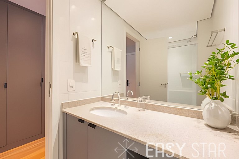 Easy Star – Beautiful studio with a queen bed in the heart o