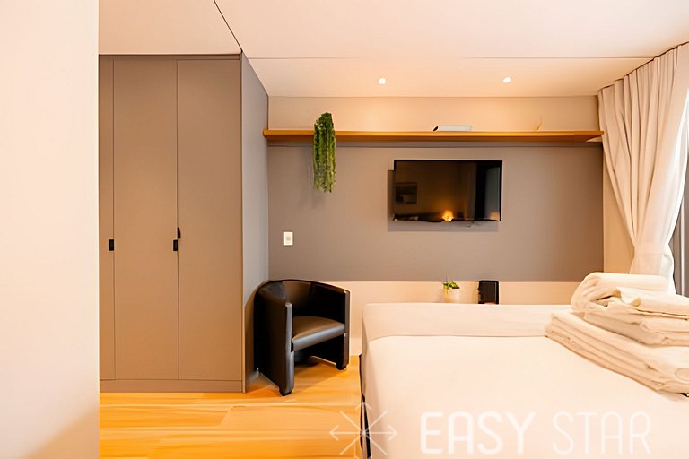 Easy Star – Beautiful studio with a queen bed in the heart o