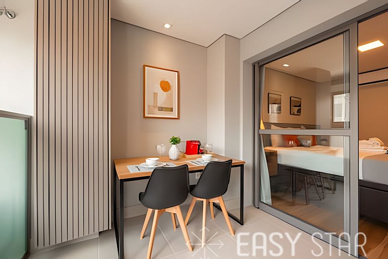 Easy Star – Beautiful studio with a queen bed in the heart o