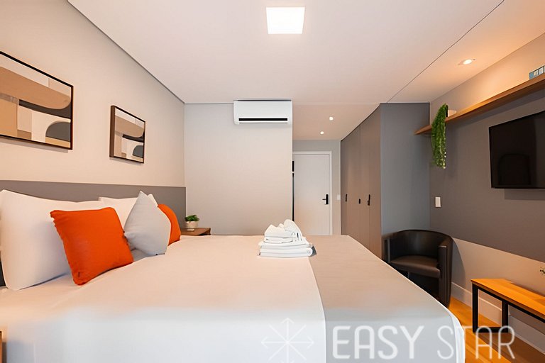 Easy Star – Beautiful studio with a queen bed in the heart o