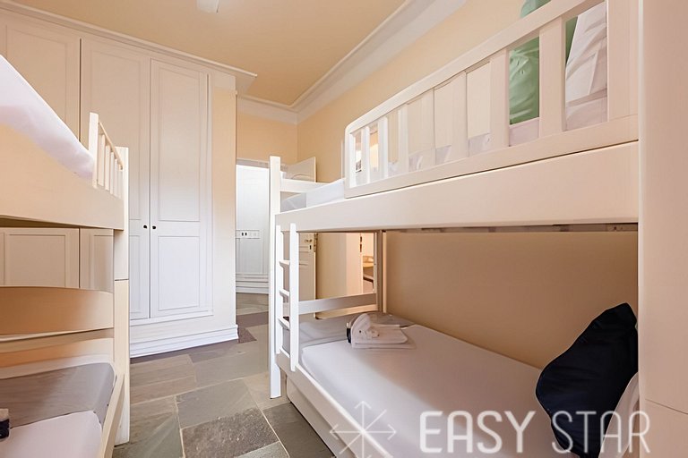 Easy Star - Charmoso apto C/ 2 vagas e 3 quartos em Enseada