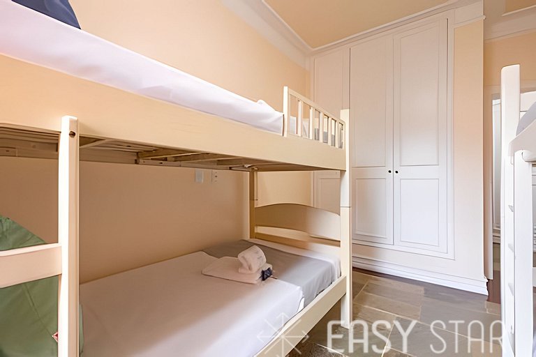 Easy Star - Charmoso apto C/ 2 vagas e 3 quartos em Enseada