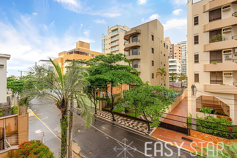 Easy Star - Charmoso apto C/ 2 vagas e 3 quartos em Enseada