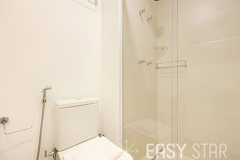 Cozy studio with a Queen bed in Brooklin