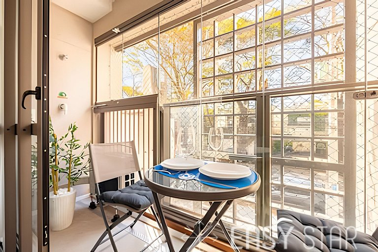 Cozy studio with a Queen bed in Brooklin