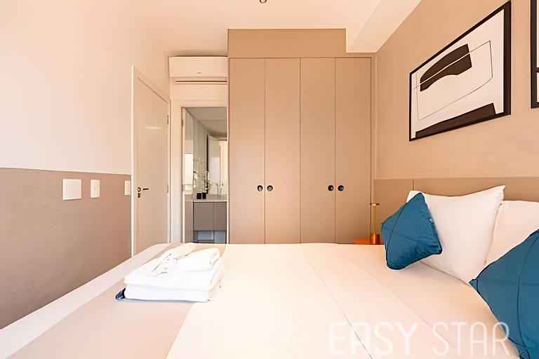 Belo studio C/quarto separado ao lado do Itaim