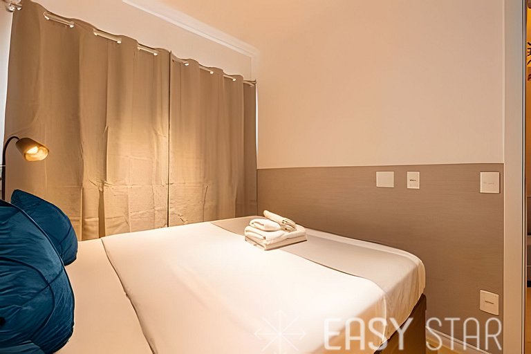 Belo studio C/quarto separado ao lado do Itaim