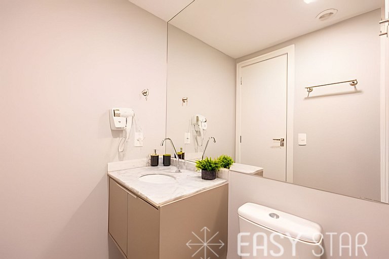 Belo studio C/quarto separado ao lado do Itaim