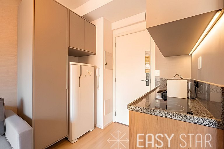 Belo studio C/quarto separado ao lado do Itaim