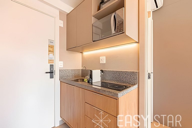 Belo studio C/quarto separado ao lado do Itaim
