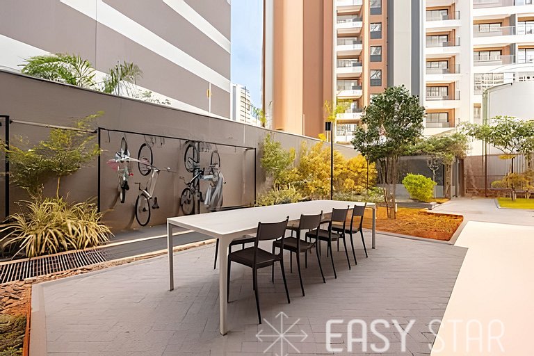 Belo studio C/quarto separado ao lado do Itaim