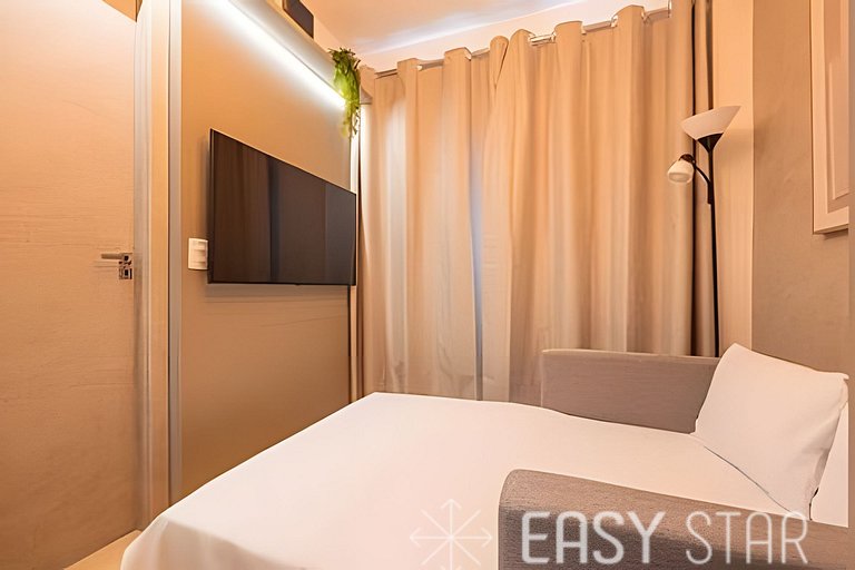 Belo studio C/quarto separado ao lado do Itaim